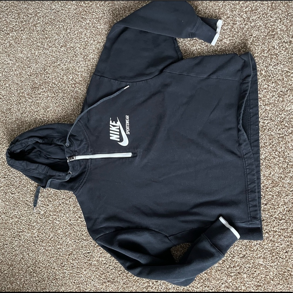 Womens medium Nike zip , kinda cropped pullover zip hoodie